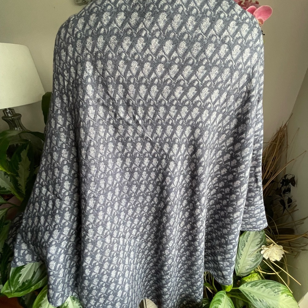Dior Cashmere shawl Scarf. - Picture 15 of 16